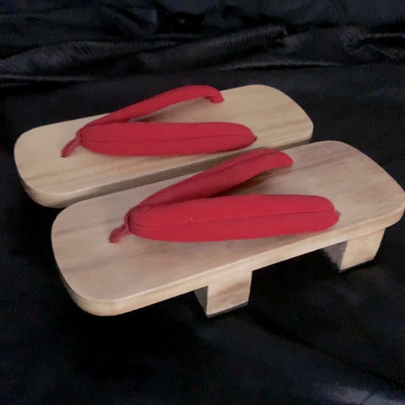 🇯🇵 Sturdy Japanese Geta - Real Paulownia Wood and Cotton Laces - Picture 1 of 3